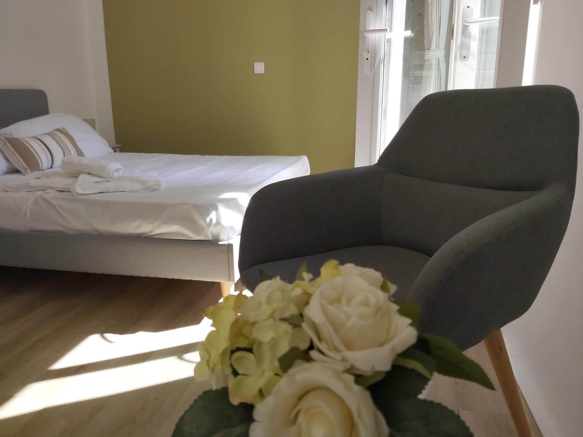Au Berceau De Bernadette Bed & Breakfast Lourdes Exterior photo