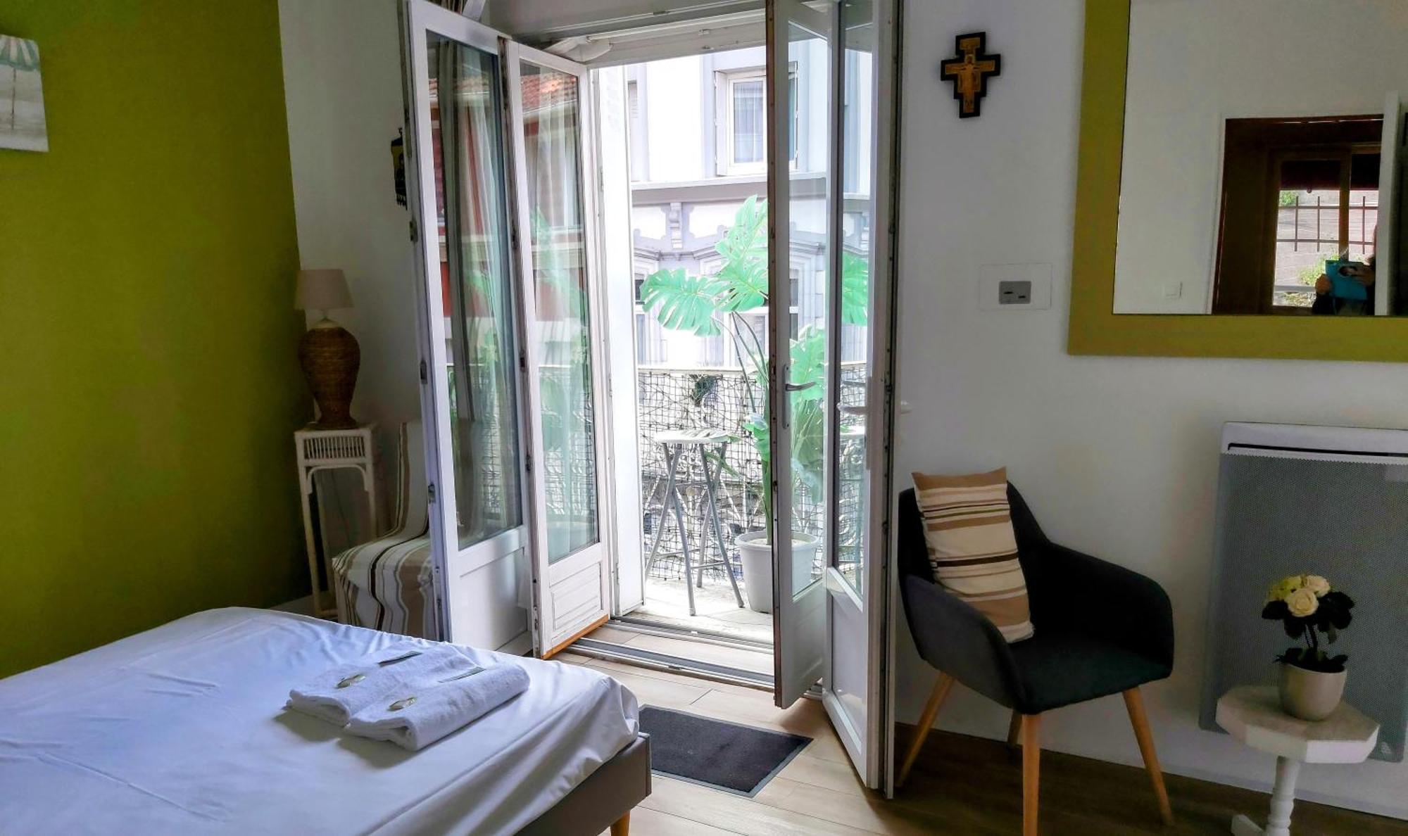 Au Berceau De Bernadette Bed & Breakfast Lourdes Exterior photo