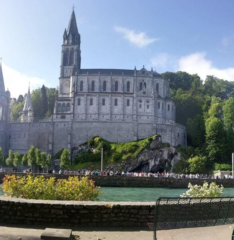 Au Berceau De Bernadette Bed & Breakfast Lourdes Exterior photo