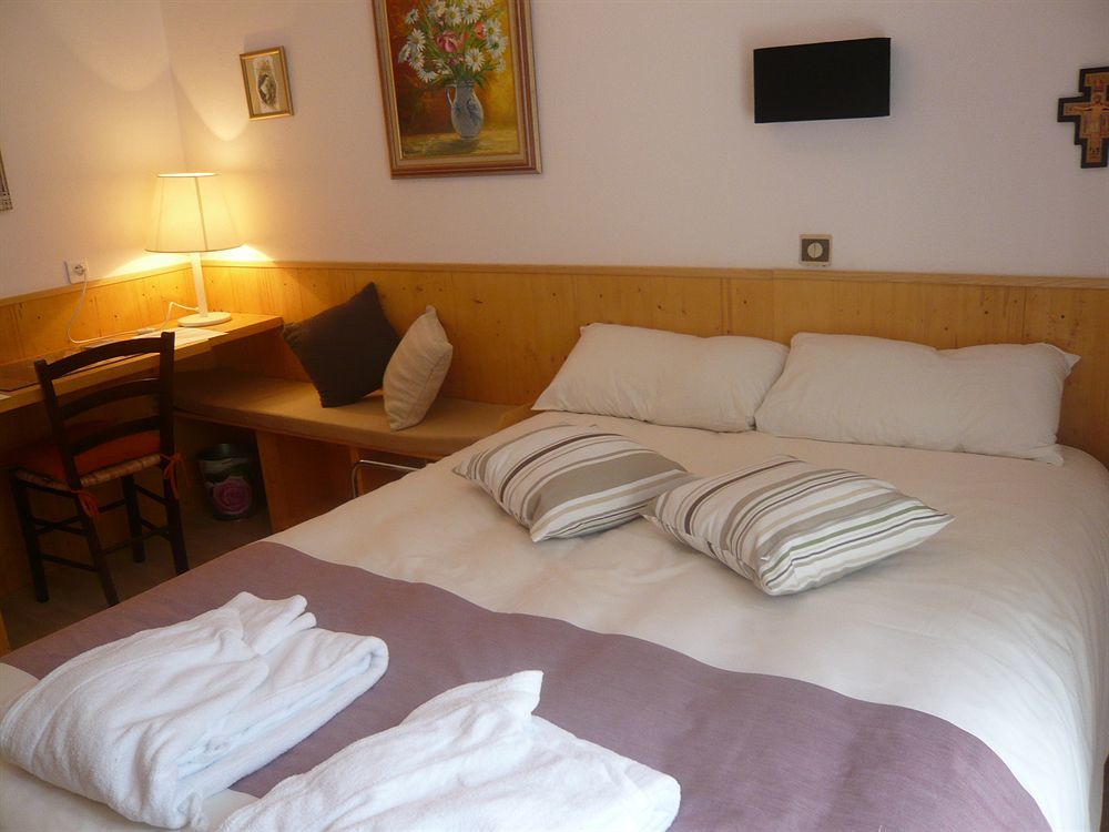 Au Berceau De Bernadette Bed & Breakfast Lourdes Exterior photo