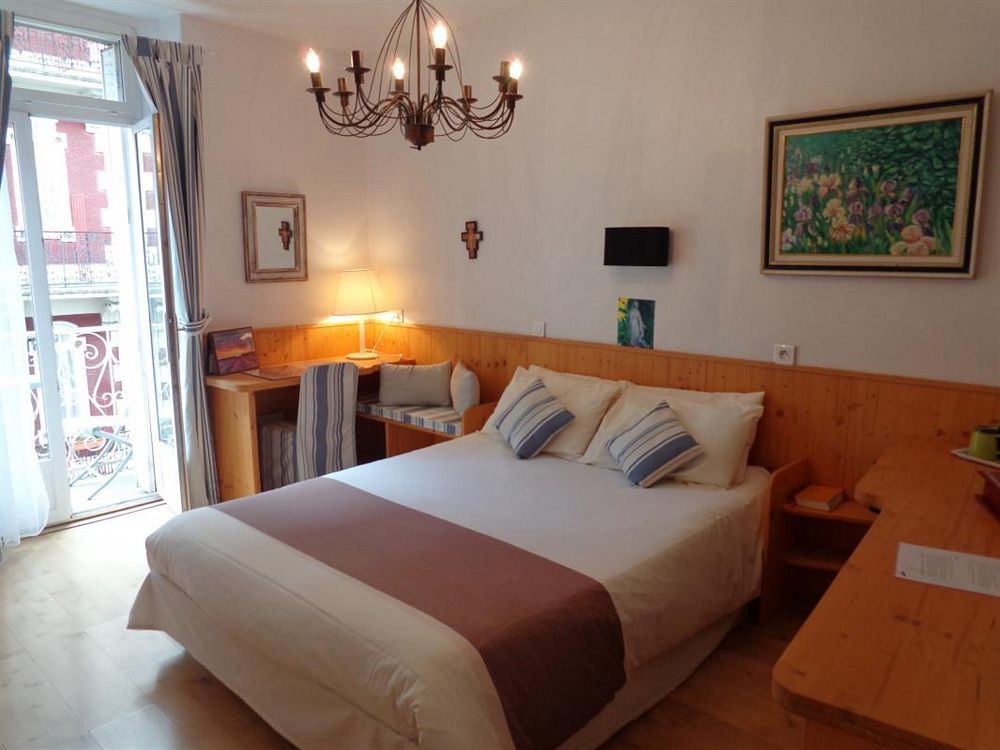 Au Berceau De Bernadette Bed & Breakfast Lourdes Exterior photo