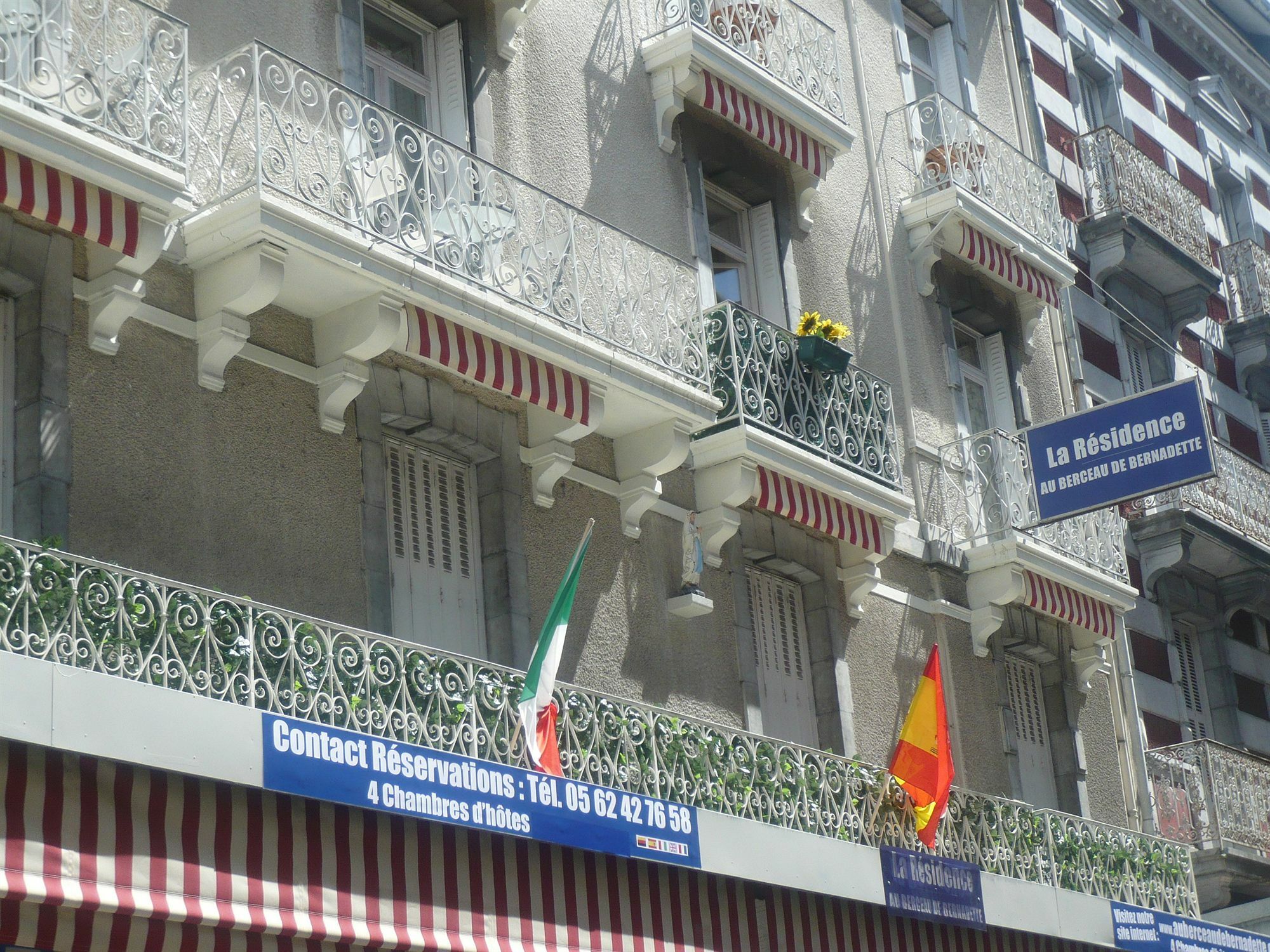 Au Berceau De Bernadette Bed & Breakfast Lourdes Exterior photo